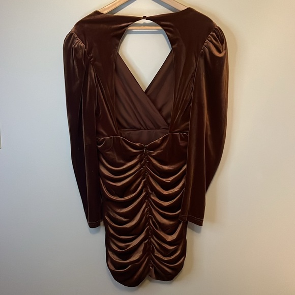 Collective the Label Velvet Ruched Mini Dress chocolate brown - Picture 6 of 8